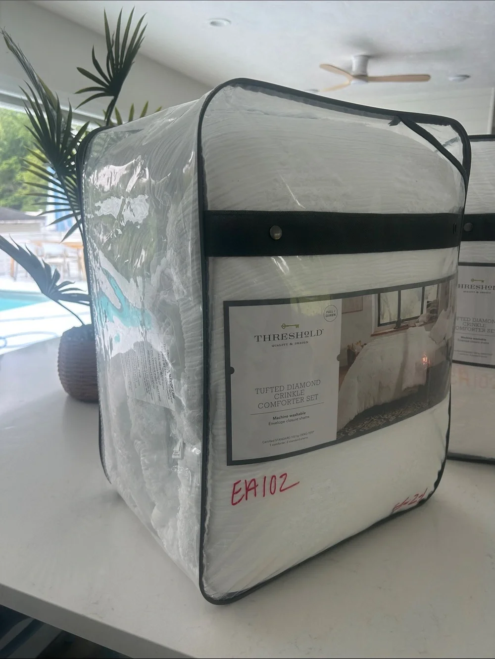 White Textured Diamond Duvet Comforter and 2 shams full queen